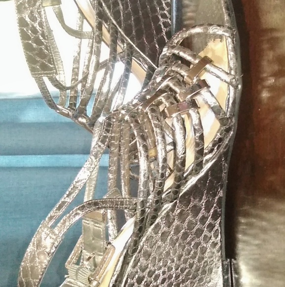 Marc Fisher sliver strappy sandal - Picture 3 of 8